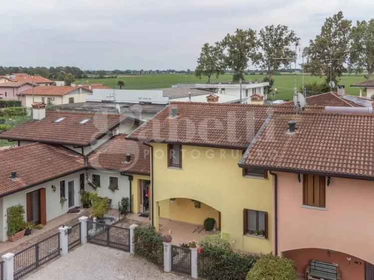 Villa a schiera in Via Roncade 2/a, Portogruaro, 4 locali, 2 bagni