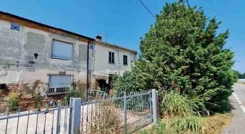 CASA SINGOLA DI DUE CAMERE CON CORTILE E SOFFITTA