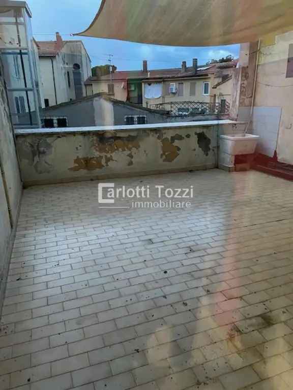 Appartamento in CORSO CARDUCCI, Grosseto, 6 locali, 1 bagno, 180 m²