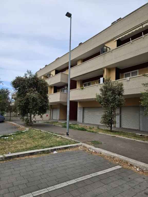 Appartamento in Via Sarnano, Roma, 1 bagno, posto auto, 38 m²