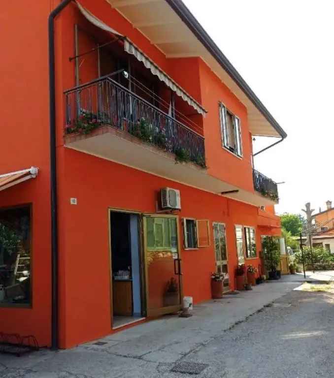 Appartamento in Via Volta, Campagna Lupia, 6 locali, 1 bagno, garage