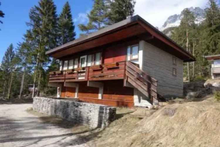 Villetta bifamiliare in Via Metanopoli, Borca di Cadore, 8 locali