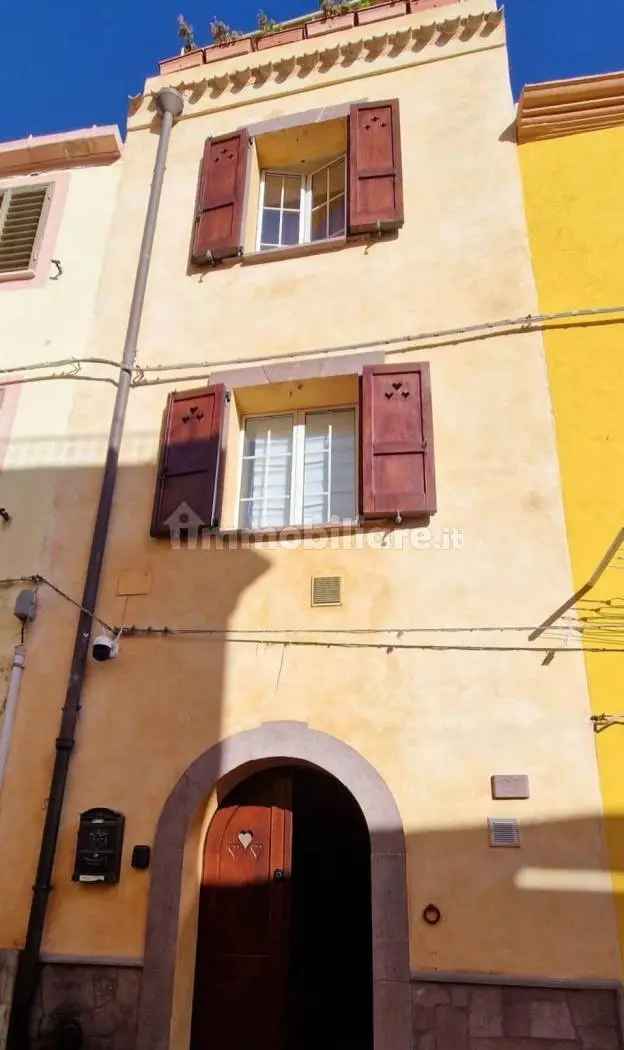 Terratetto unifamiliare centro storico, Bosa