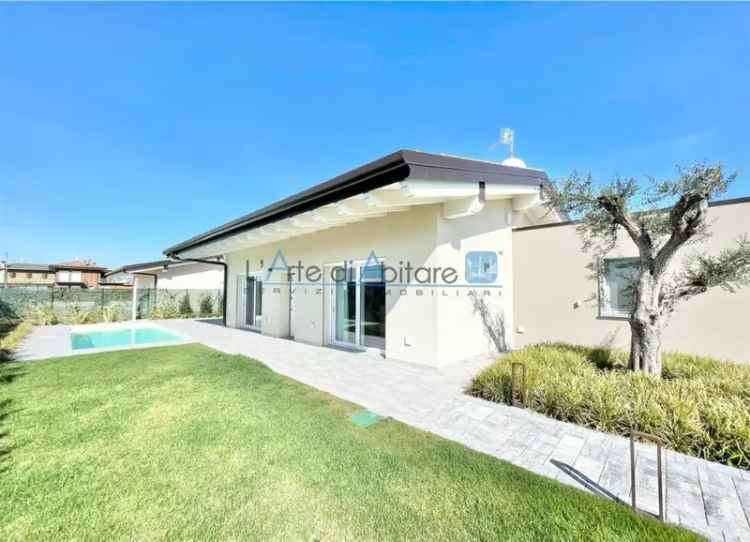 Villa in vendita a Peschiera del Garda 4 locali 2 bagni