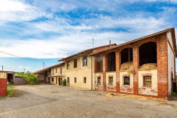 Cascina, da ristrutturare, 171 m², Fossano