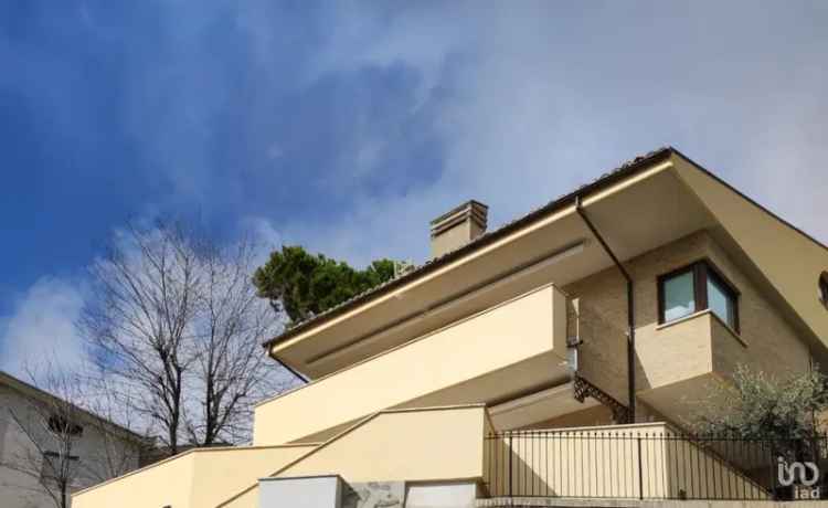 Vendita villa 4 locali di 452 m² in Atri (64032) - 92999 - iad