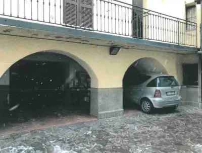 BILOCALE AL PIANO TERRA CON CANTINA