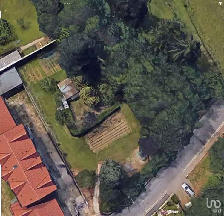 Vendita terreno di 1.600 m² in Venegono Inferiore (21040) - 132483 - iad