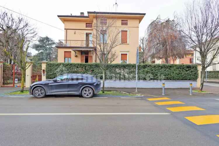 Villa bifamiliare viale Solferino, Stadio - Cittadella, Parma