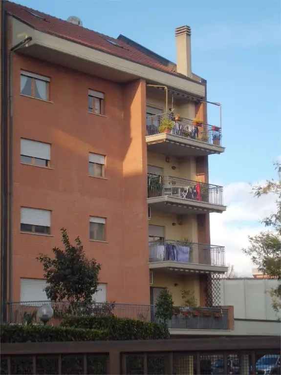 Appartamento in Via berna 2, Frosinone, 6 locali, 2 bagni, 105 m²