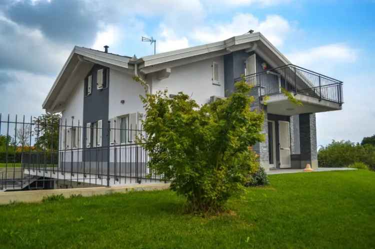 Villa singola in Strada Chieri, Pecetto Torinese, 5 locali, 4 bagni