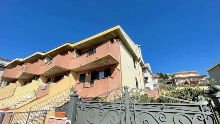 Villa a schiera in Via Giuseppe Verdi, Spinetoli, 7 locali, 4 bagni