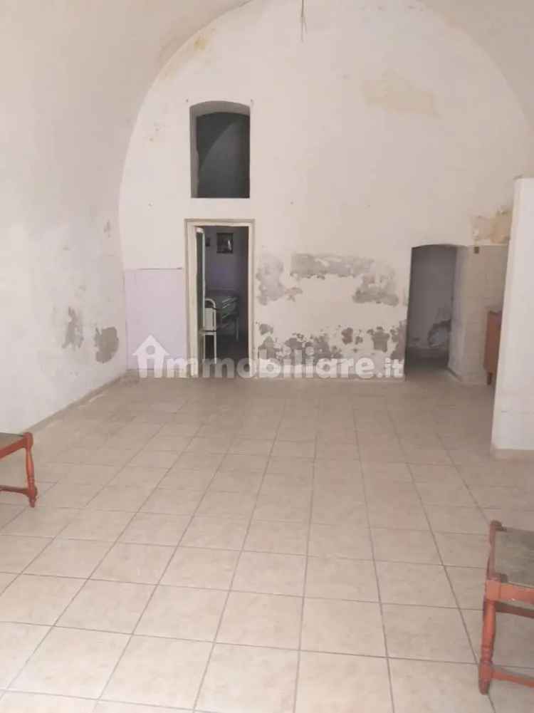 Bilocale Trani Via Cittadella - 97 mq - Da Ristrutturare