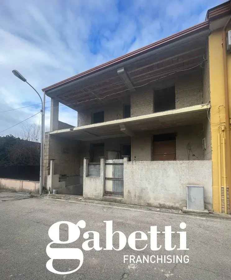 Casa Indipendente in Via Domenico Cimarosa, Pignataro Maggiore (CE)