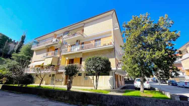 Appartamento in Via Foligno, Ascoli Piceno, 7 locali, 2 bagni, 150 m²