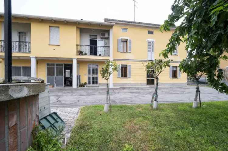 Villa in Via Giovannini, Baricella, 14 locali, 3 bagni, 314 m²