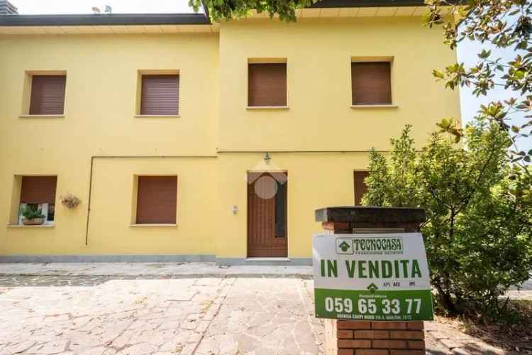 Villa bifamiliare via Della Libertà 37, Rovereto, Novi di Modena