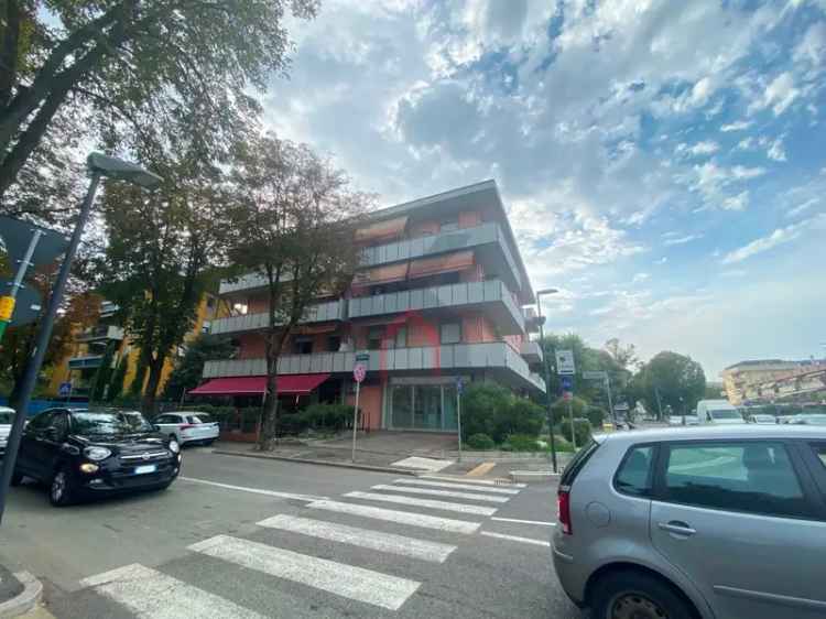 Appartamento in Viale Roma, Forlì, 6 locali, 2 bagni, garage, 113 m²