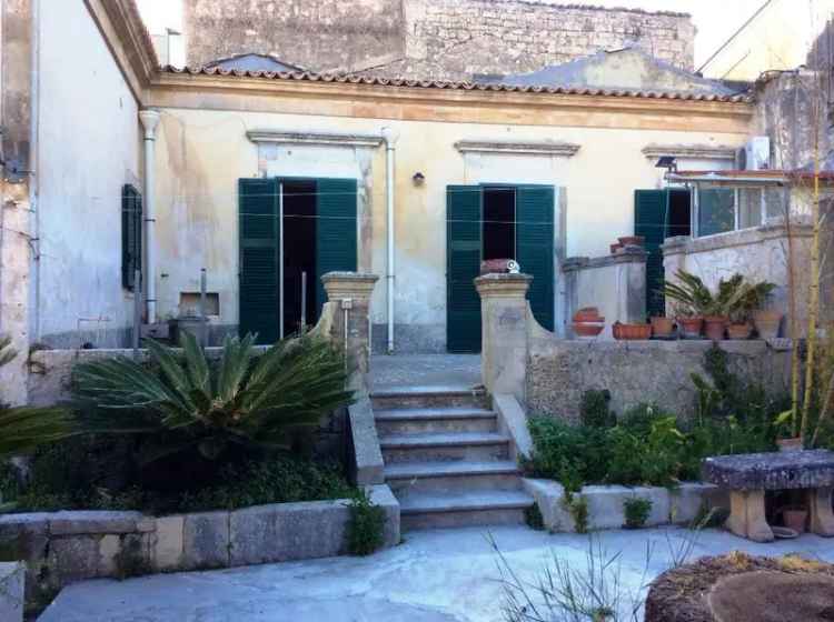 Villa in Via Candelieri, Modica, 8 locali, 2 bagni, con box, arredato