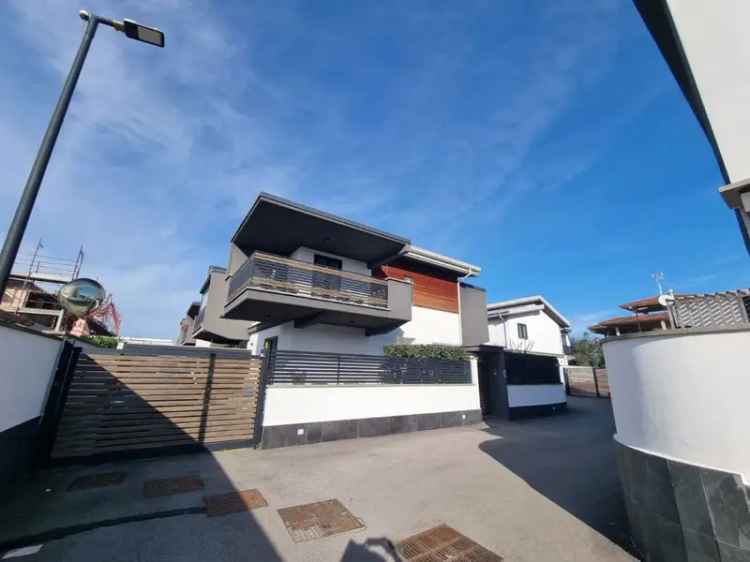 Villa a schiera in Via Cagliari 90, Aprilia, 3 locali, 3 bagni, 118 m²