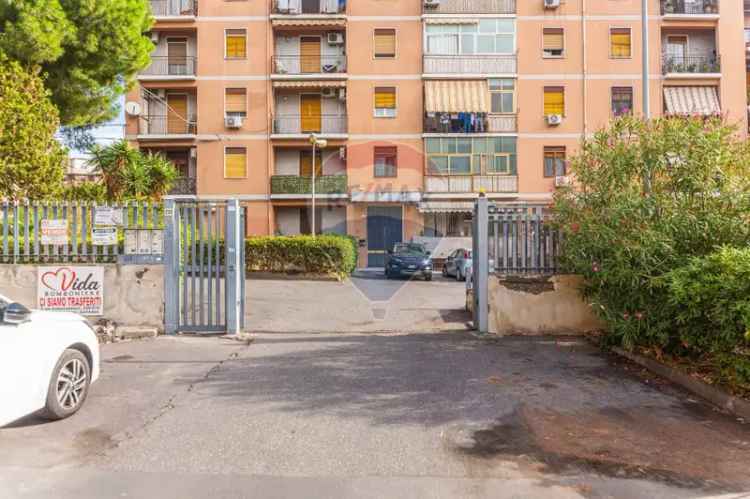 Appartamento in Corso Indipendenza, Catania, 5 locali, 2 bagni, 140 m²