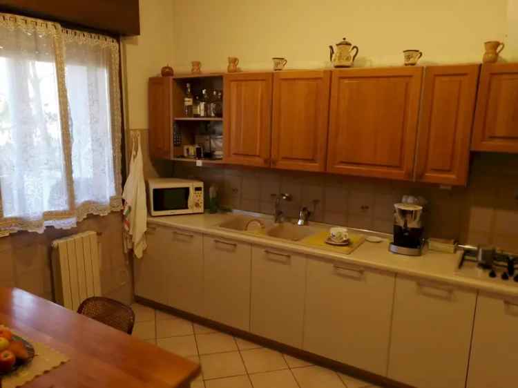 Villa a schiera in Via Olmo, Castelfranco Emilia, 4 locali, con box