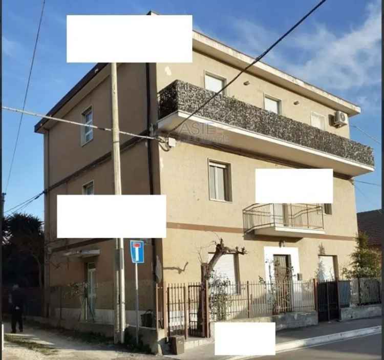 Appartamento in Via Lago della Rocca 2, Pescara, 7 locali, 1 bagno