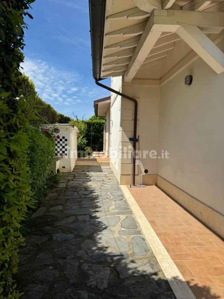 Villa unifamiliare, nuova, 250 m², Centro, Forte dei Marmi