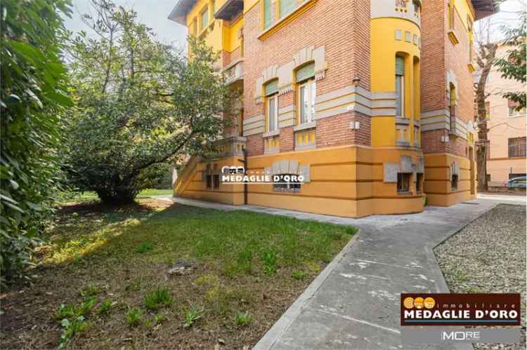 Villa in Via Prampolini, Modena, 9 locali, 4 bagni, giardino privato