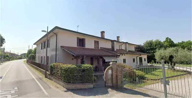 Appartamento in Via IV Novembre, Solesino, 7 locali, 165 m² in vendita