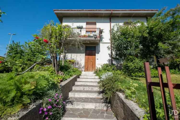 Vendita villa 7 locali di 205 m² in Castiglione delle Stiviere (46043) - 118104 - iad