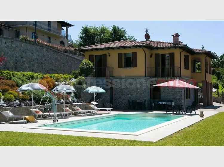 Villa in vendita  a Castiglione di Garfagnana