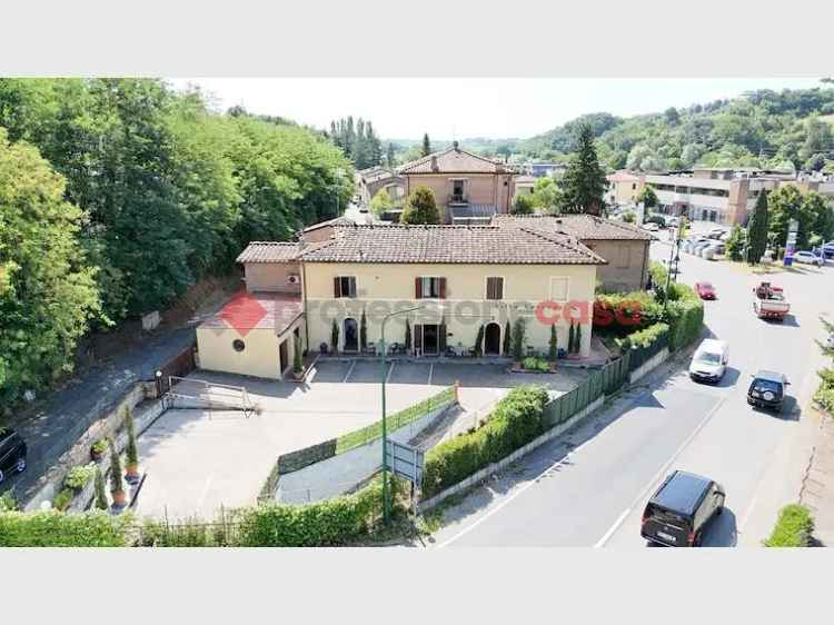 Casa Indipendente in vendita  a Siena