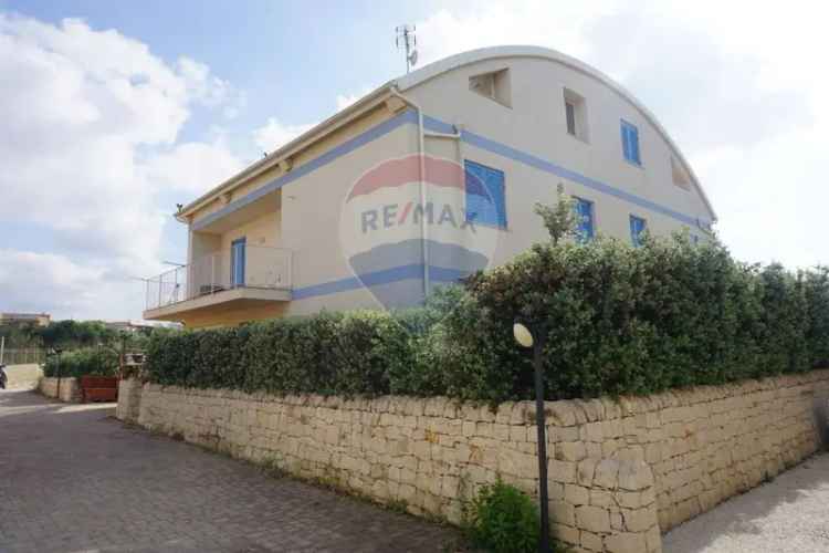 Villa bifamiliare via rimembranza 52, Contrade di Marina di Ragusa, Ragusa