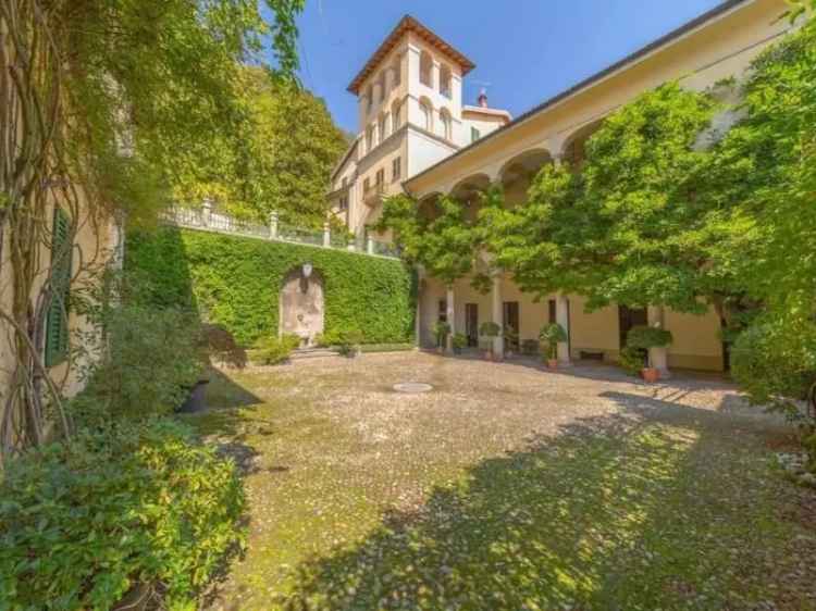 Casa-indipendente in Vendita a Varese di 1100 m² con 13 locali