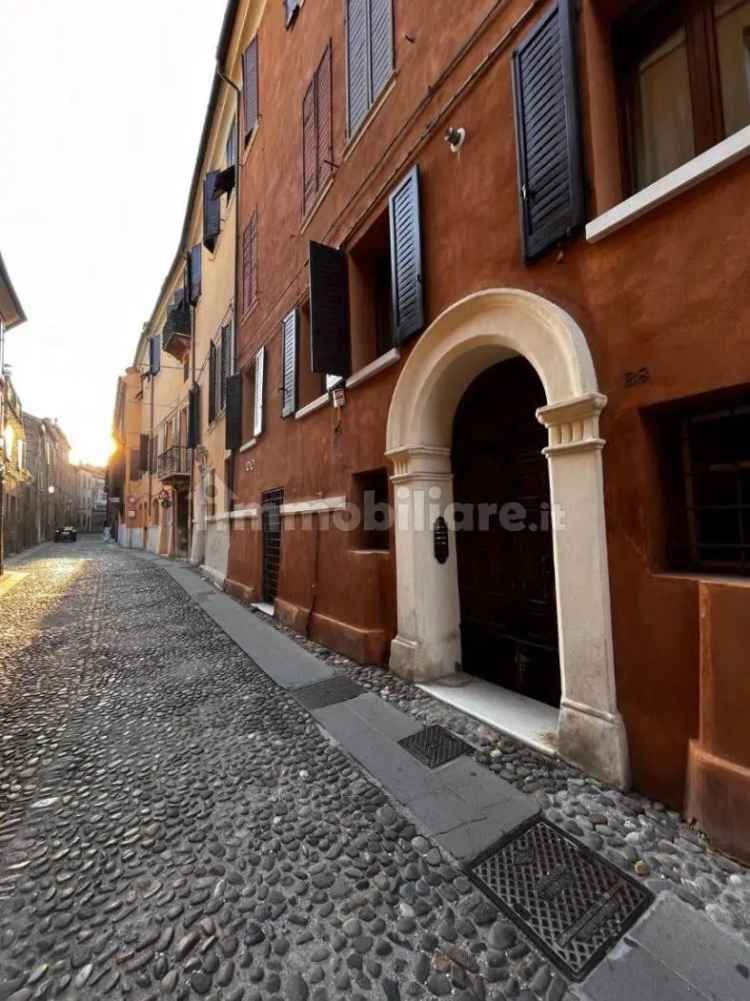 Quadrilocale via Vignatagliata 28, Centro Storico, Ferrara