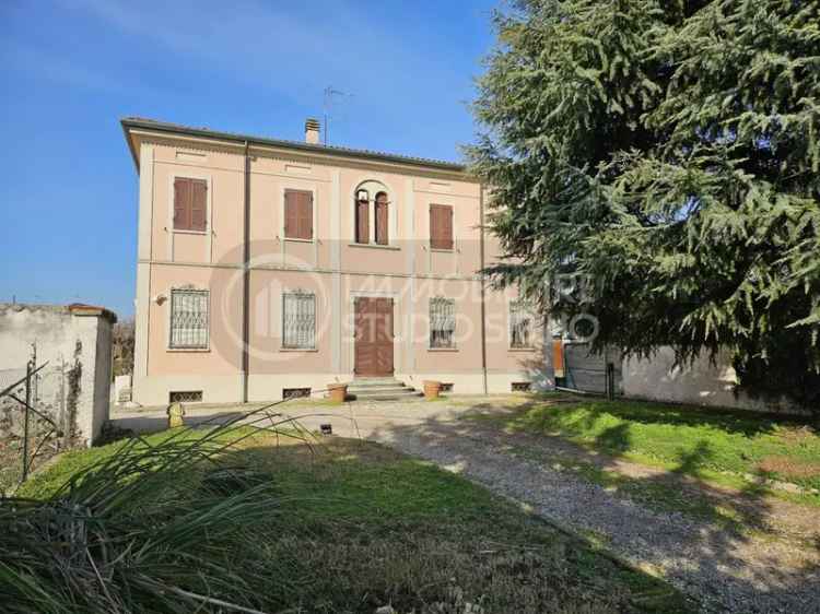 Villa unifamiliare via Cisa 270, Cappelletta, Borgo Virgilio