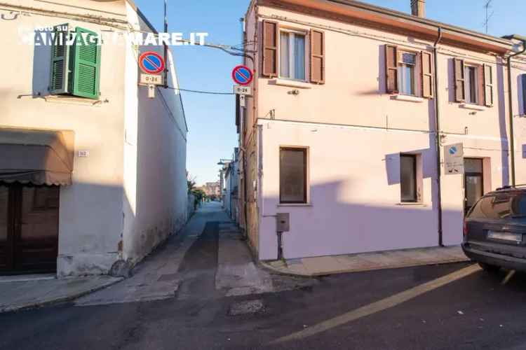 Appartamento in Via IV Novembre, Codigoro, 5 locali, 1 bagno, arredato