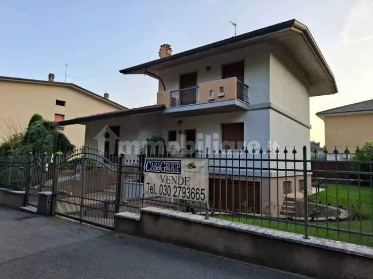 Villa unifamiliare via Carini, Centro, Botticino