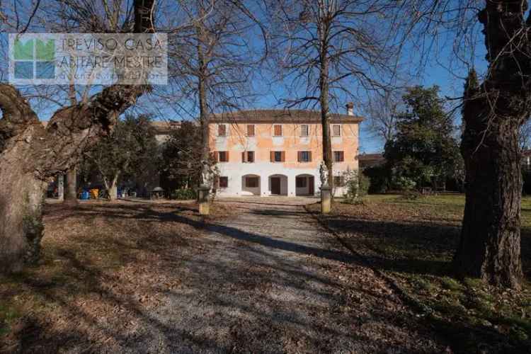 Villa unifamiliare via Montello, Centro, Paese