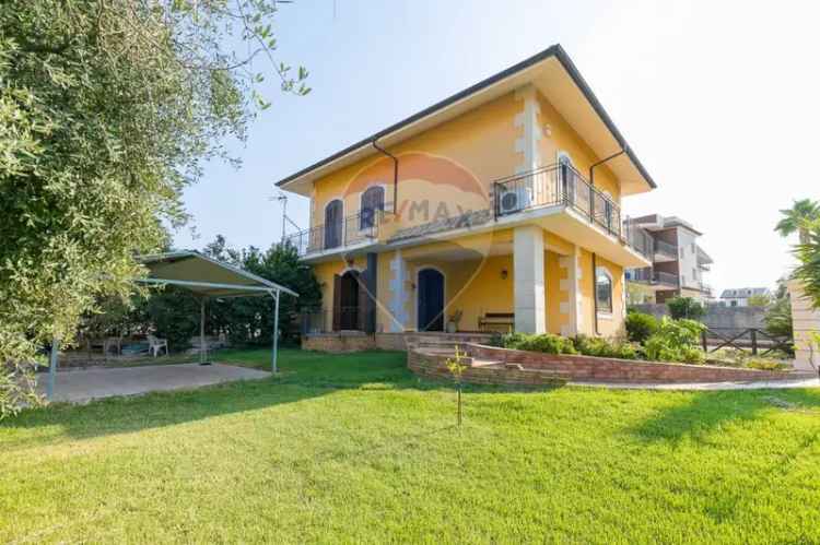 Villa in Via parma, Melilli, 6 locali, 2 bagni, giardino privato