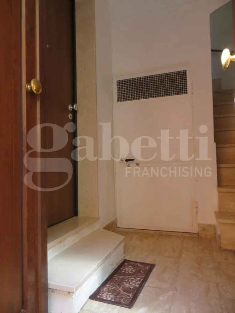 Casa Indipendente in Via Cavour, Galatone (LE)