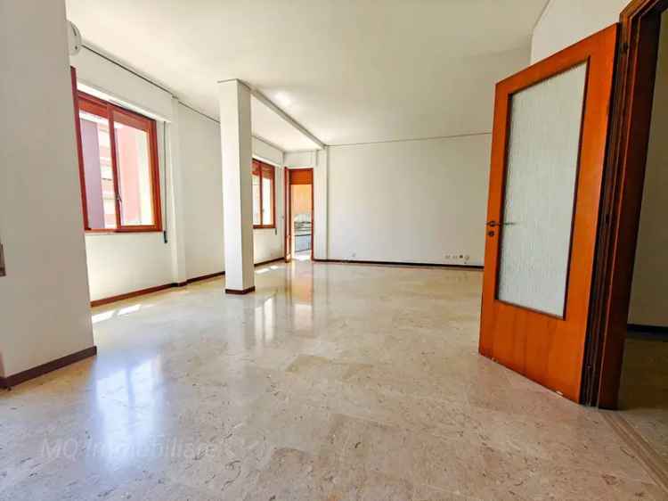 Appartamento viale Regina Margherita 59, Regina Margherita - Torrente Trapani, Messina