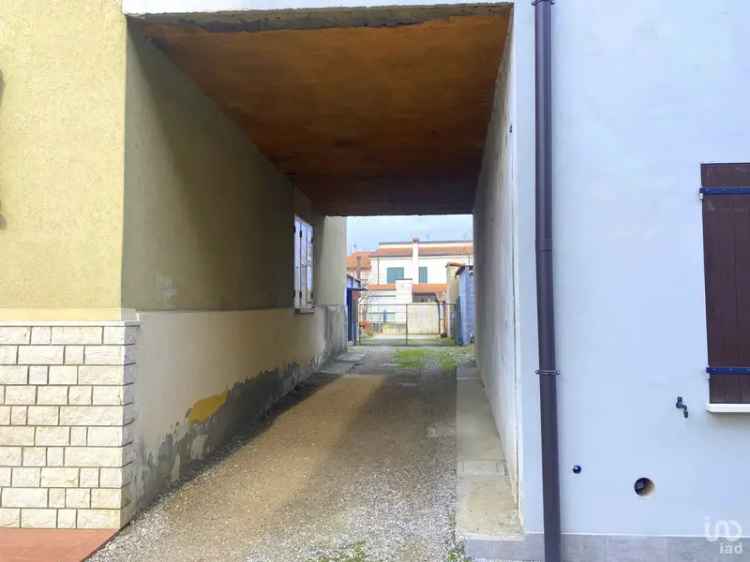 Vendita casa indipendente 5 locali di 110 m² in Roncoferraro (46037) - 118707 - iad