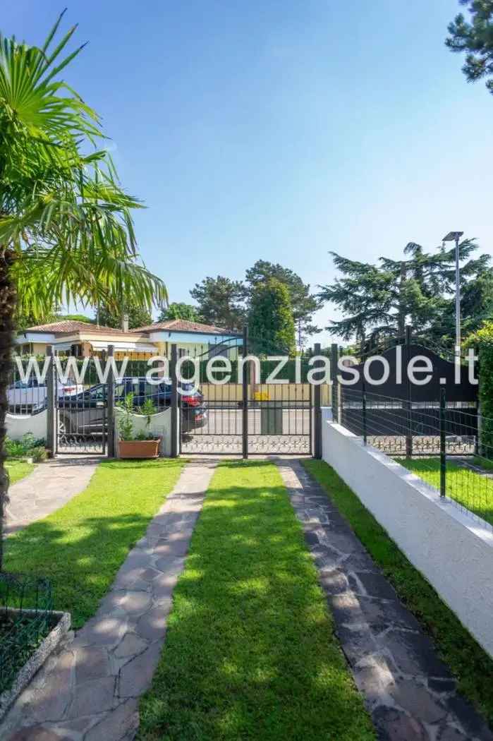 Villa bifamiliare viale Principato di Monaco 48, Lido delle Nazioni, Comacchio