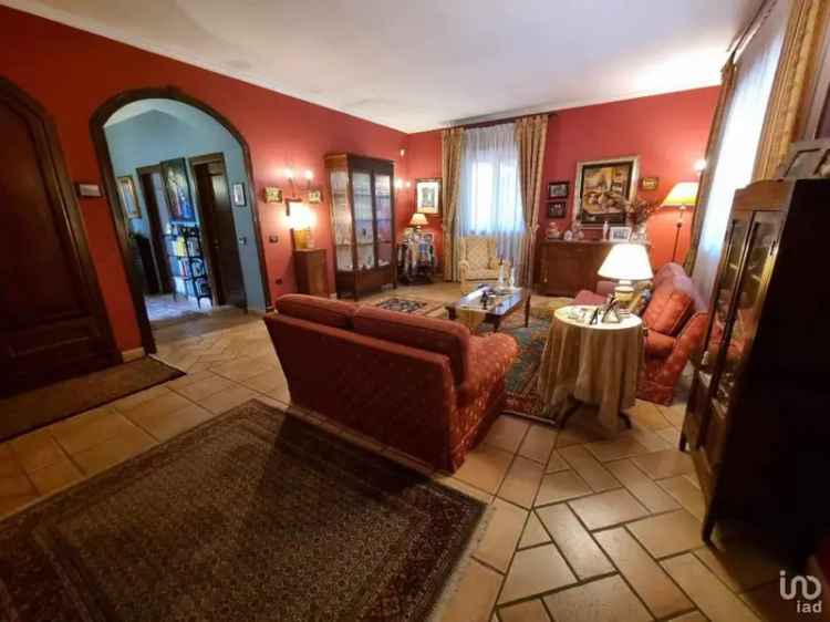 Vendita villa Bifamiliare 14 locali di 1.794 m² in Capua (81043) - 81074 - iad