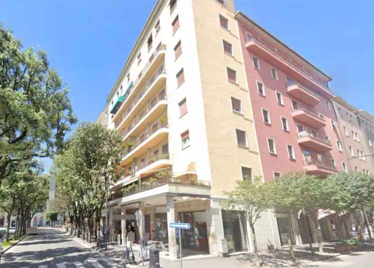 Appartamento in Viale della Stazione, Brescia, 6 locali, 140 m²