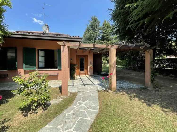 Villa in Via Roma, Casatenovo, 5 locali, 3 bagni, con box, 250 m²