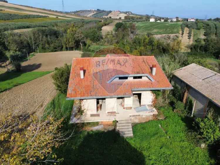 Villa in Contrada Sant'Onofrio, Lanciano, 10 locali, 2 bagni, con box