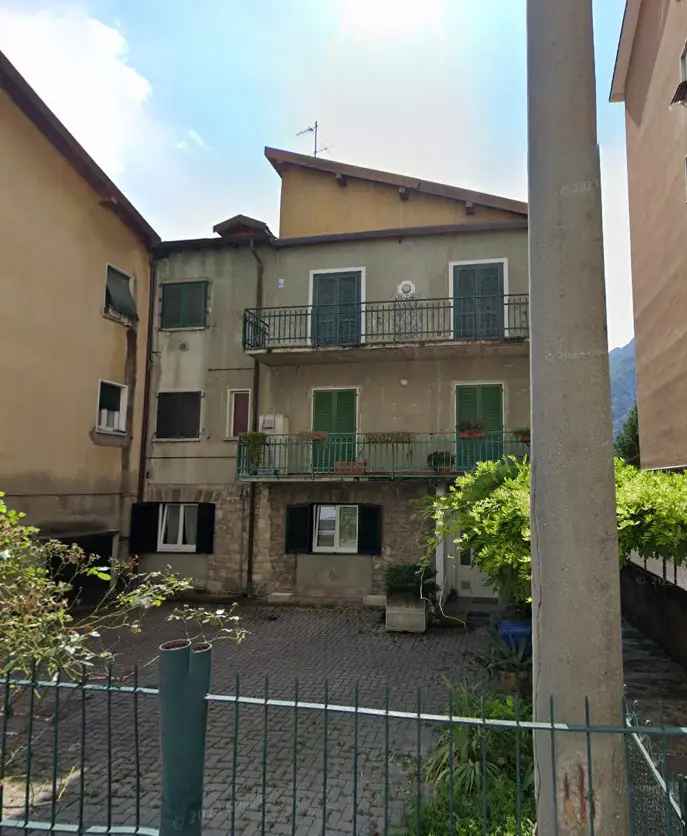 TRILOCALE SU DUE PIANI CON BALCONE E CANTINA